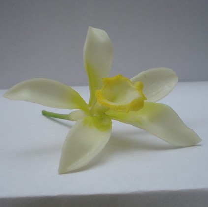 Artificial vanilla flower